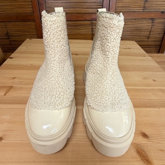 $249 Sorel - Caribou™ X Boot Chelsea lug Cozy - cream ivory shearling Size 9.5 - Picture 7 of 15